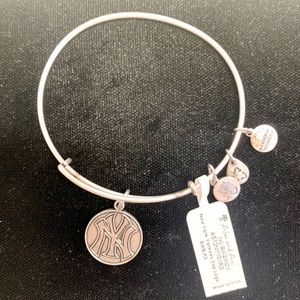 SOLD NWT Alex and Ani Yankee Bracelet in Silver